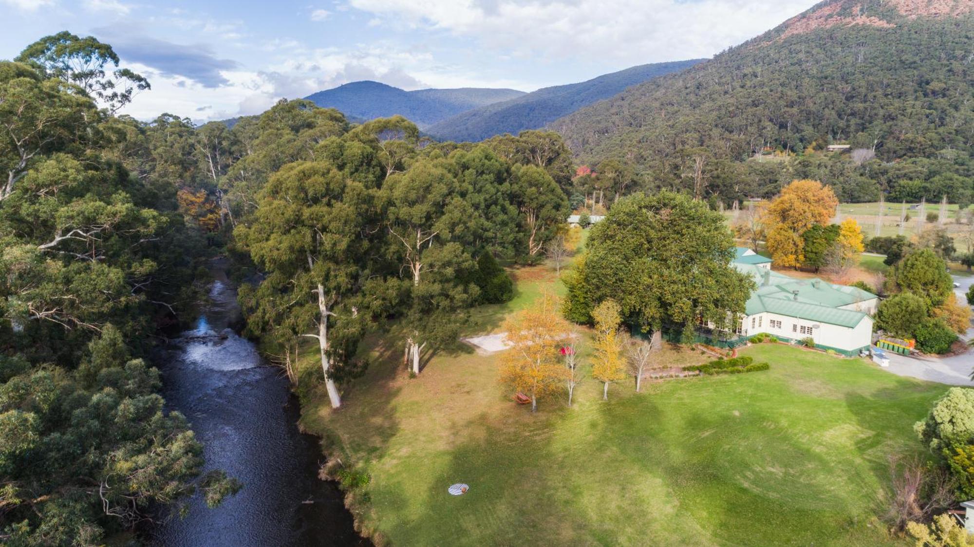 Отель Oscar'S On The Yarra Уорбертон Экстерьер фото